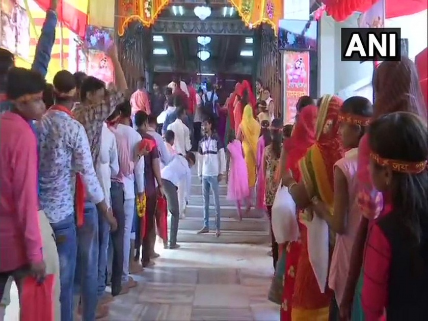 Ram Navami 2019 People queue up at ram temple to offer prayers on RamNavami | Ram Navami 2019 : देशभरात आज रामनवमीचा उत्साह, अयोध्यानगरी सज्ज