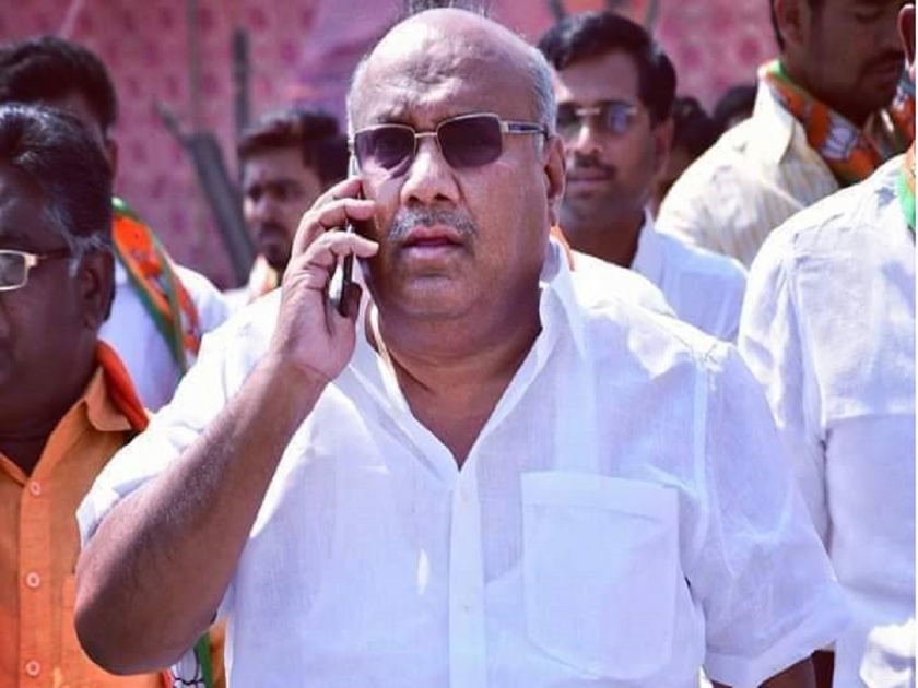 Confusion of voter list; Former MLA Ram Prasad Bordikar ran towards the Deputy Chief office of Selu palika | मतदार यादीचा गोंधळ; माजी आमदार रामप्रसाद बोर्डीकर धावून गेले उपमुख्याधिकाऱ्याच्या अंगावर