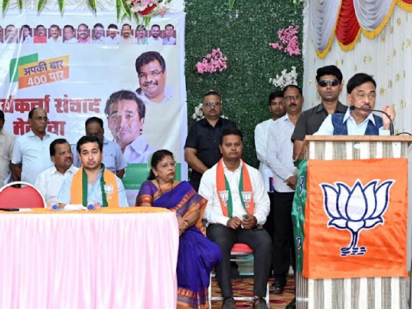 Narayan Rane launched a campaign rally In Ratnagiri-Sindhudurg Constituency, Criticism of opponents | मतदार संघात ठाण मांडून राणेंचा विरोधकांवर प्रहार, प्रचार सभांचा धुरळा