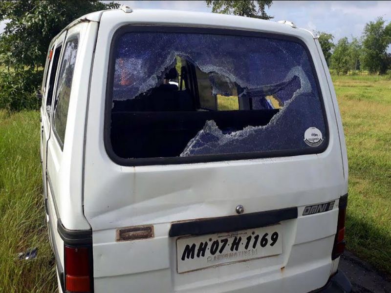 Rane supporters blasted car, eight people held with MNS district collector | राणे समर्थकाची कार फोडली, मनसे जिल्हाध्यक्षासह आठजण ताब्यात