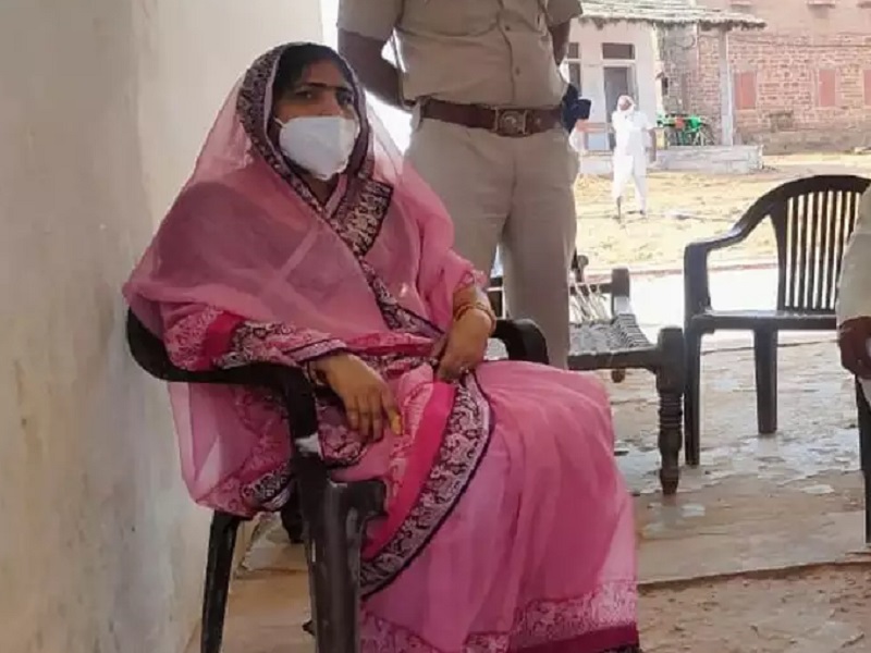 Rajasthan: Bharatpur MP Ranjeeta Koli's Home Attacked | Rajasthan: भाजपा खासदार रंजिता कोळी यांच्या घरावर हल्ला; 3 गोळ्या झाडल्या, धमकीचे पत्र चिकटवले