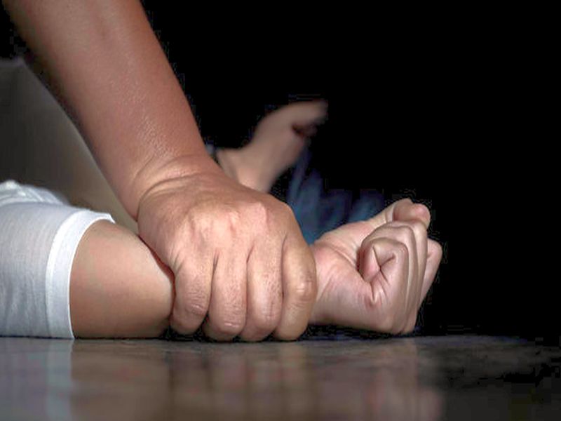 Excuses to turn Trimbakeshwar; Physical abuse of a minor girl by drugging her | त्र्यंबकेश्वर फिरविण्याच्या बहाणा; गुंगीचे औषध पाजून अल्पवयीन मुलीवर शारिरिक अत्याचार