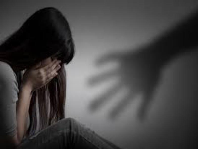 father arrested for sexually abusing daughter for seven years; Baramati city incident | पोटच्या मुलीचे सात वर्ष लैंगिक शोषण करणाऱ्या नराधम बापाला अटक; बारामती शहरातील प्रकार