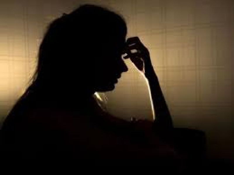 sexually abuse on wife by a police officer in pune Attempted to shoot and kill | Pune Crime: पोलीस अधिकाऱ्यानेच केला पत्नीवर अनैसर्गिक अत्याचार; गोळीही झाडून ठार मार मारण्याचा प्रयत्न