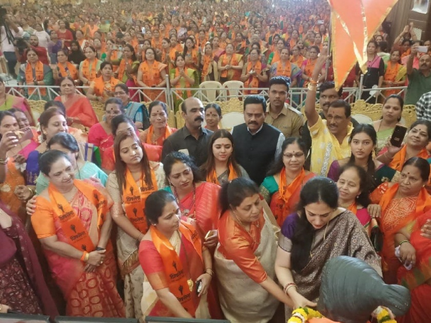 Rashmi Thackeray's presence in Shiv Sena Thackeray group's women's meeting | शिवसेना ठाकरे गटाच्या महिला मेळाव्यात रश्मी ठाकरे यांची उपस्थिती