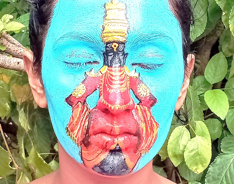 Pandhari, ‘Pandurang’ Vitthal Jai Hari on her face ...! | तिच्या मना भावली पंढरी, ‘मुखा’वरच ‘पांडुरंग’ विठ्ठल जय हरी...!