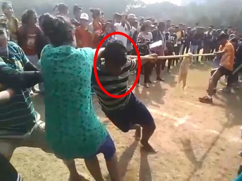 Shocking Unfortunate death of a student by playing rope in Somaiya College | Video : धक्कादायक! सोमय्या महाविद्यालयात रस्सीखेच खेळताना विद्यार्थ्याचा दुर्दैवी मृत्यू 