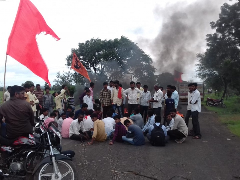 Maratha Reservation: agitation on risod-malegaon road | Maratha Reservation: रिसोड - मालेगाव मार्गावर रास्ता रोको
