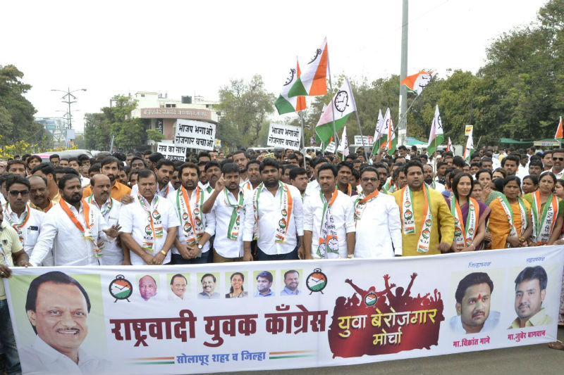 NCP's Aakash Morcha, BJP Bhavao, Save the Job, announces thousands of workers including NCP leaders in Solapur | सोलापूरात राष्ट्रवादीचा आक्रोश मोर्चा, भाजप भगावो, रोजगार बचावो चा राष्ट्रवादीच्या नेत्यांसह हजारो कार्यकर्त्यांनी दिल्या घोषणा