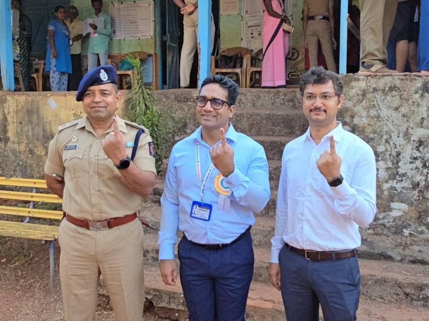 Voting rights exercised by Collector, Superintendent of Police and Chief Executive Officer of Ratnagiri | रत्नागिरीचे जिल्हाधिकारी, पोलिस अधीक्षक आणि मुख्य कार्यकारी अधिकारी यांनी बजावला मतदान हक्क