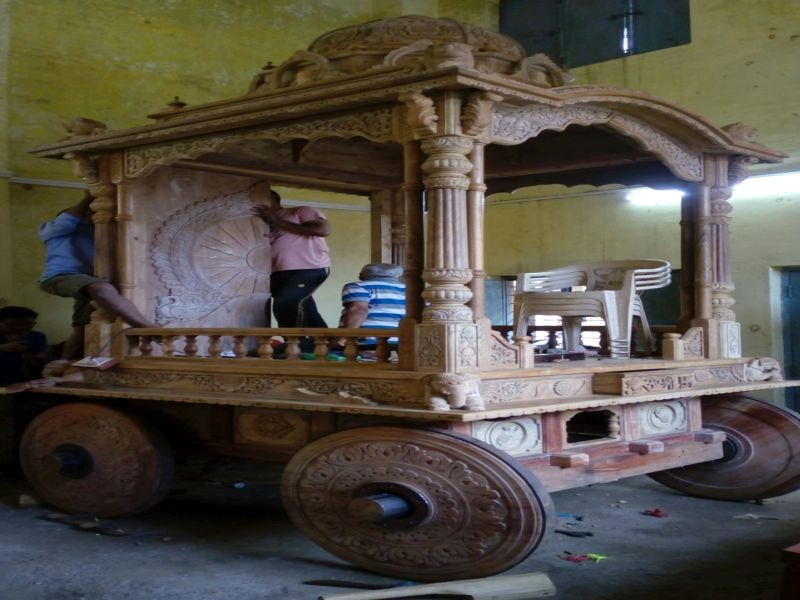 Nandurbar Baba now has a new chariot worth 11 lakh! | नंदुरबारच्या बाबा गणपतीला आता 11 लाखांचा नवीन रथ!