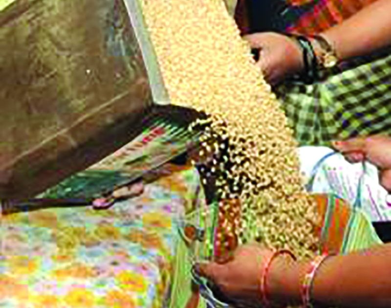 Distribution of foodgrains to 65% ration card holders till date | ६५ टक्के शिधापत्रिकाधारकांना आतापर्यंत अन्नधान्याचे वाटप