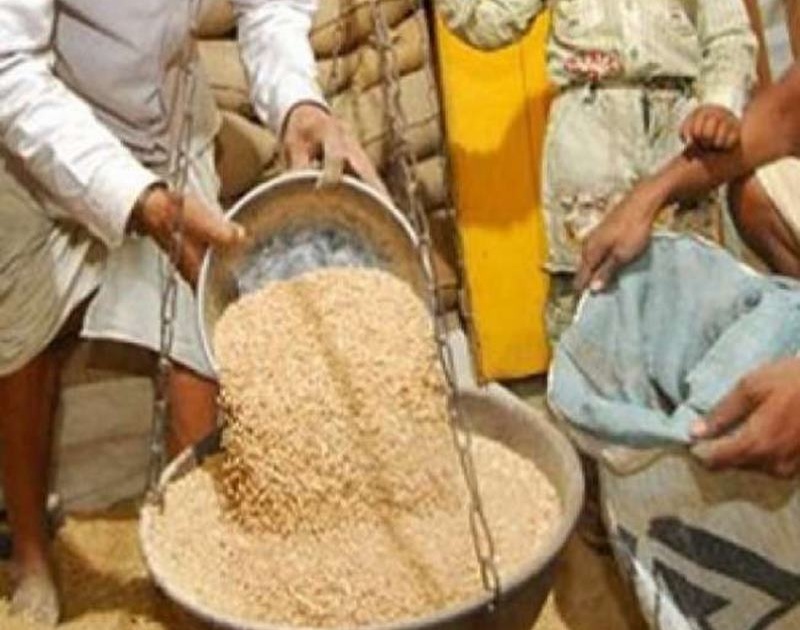 Sale of 'free' grain at Rs. 10 per kg | ‘मोफत’ धान्याची १० रुपये किलोने विक्री