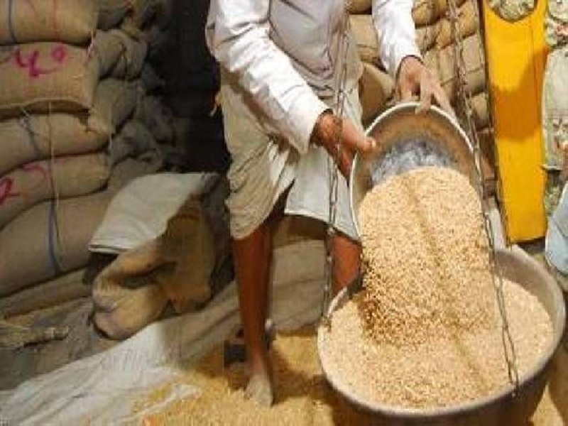 No solution! Free grain distributors break due to Ration distributors Bandha | तोडगा नाहीच ! स्वस्त धान्य दुकानदारांच्या संपाने मोफत धान्य वाटपाला ब्रेक