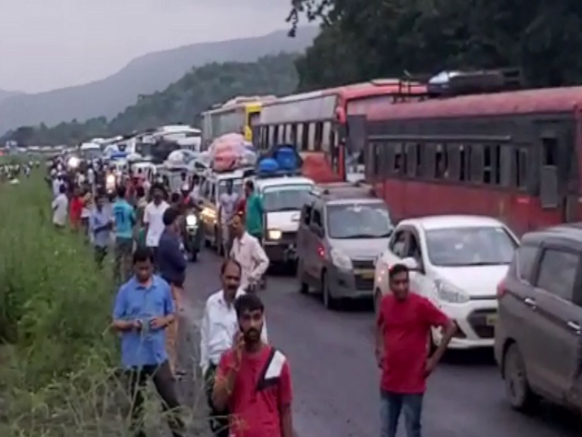 Traffic jam on Mumbai-Goa highway | कोकणात जाणाऱ्या चाकरमन्यांचे हाल; मुंबई-गोवा महामार्गावर वाहतूक कोंडी