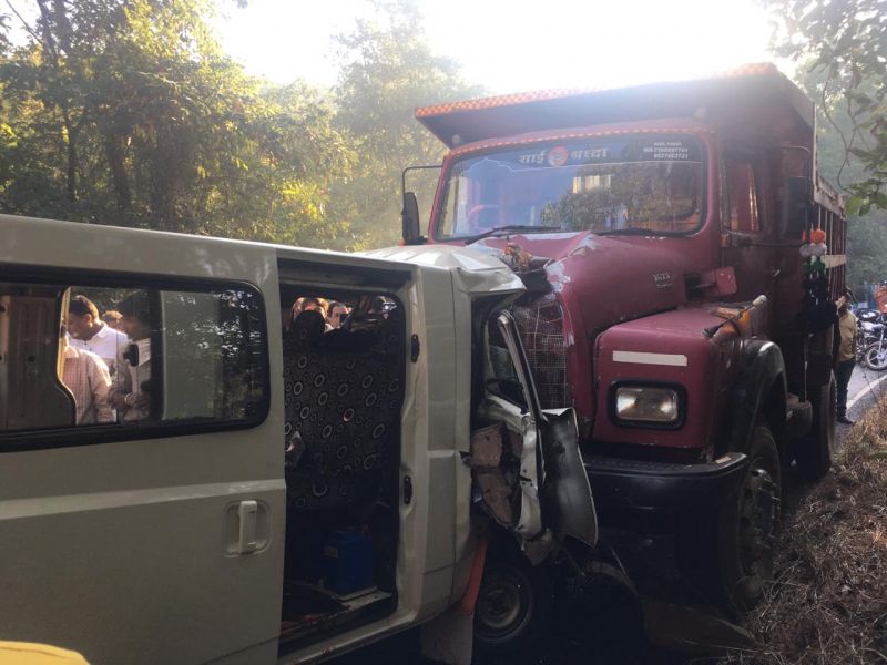 5 died in road accident in dapoli khed road | दापोली-खेड मार्गावर भीषण अपघात, 5 जणांचा मृत्यू