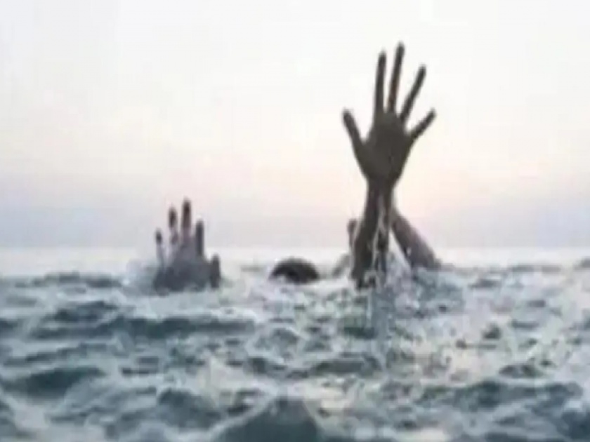 Three youths who went swimming to enjoy sea bath in Ratnagiri drowned | रत्नागिरी: नशेत बेधुंद, समुद्रात पोहायला गेलेले तीघे तरुण बुडाले; दोघांना वाचविण्यात यश