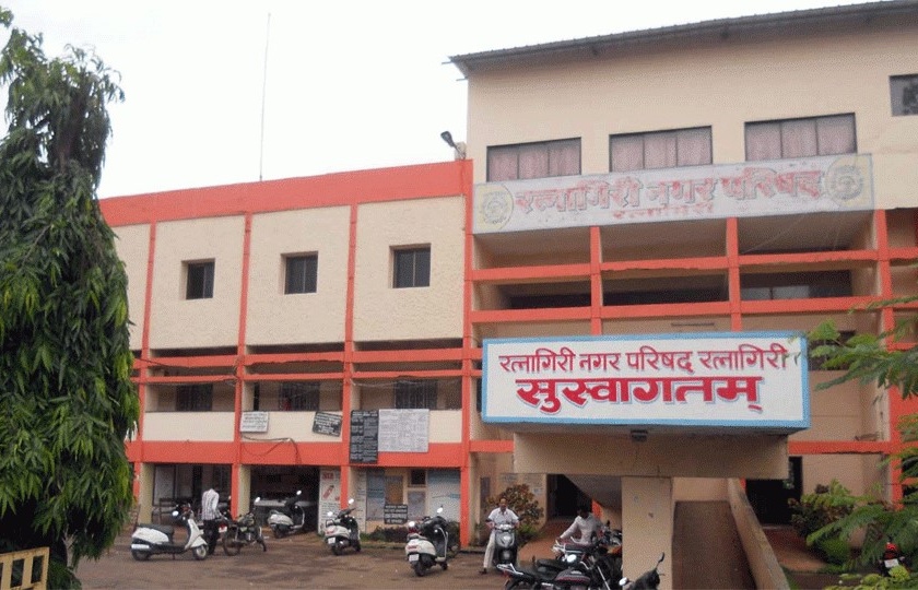Restrictions on traders in Khaugalli, decision in the meeting of Ratnagiri Municipal Council | खाऊगल्लीतील व्यावसायिकांवर निर्बंध, रत्नागिरी नगर परिषदेच्या सभेत निर्णय