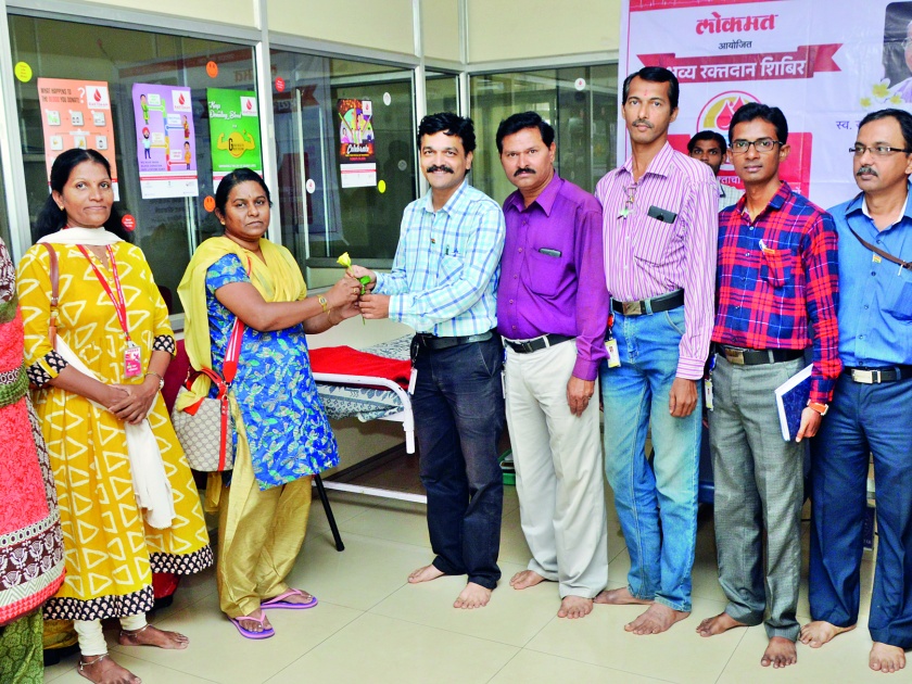 Ratnagiri: A response to the Lokmat Blood Donation Camp, Happy Endeavor | रत्नागिरी : लोकमत रक्तदान शिबिराला प्रतिसाद, उपक्रमाला शुभेच्छा