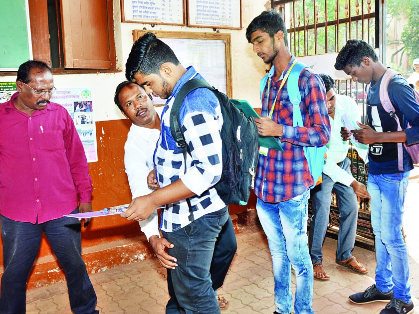 21 thousand 881 students of Ratnagiri district got their first paper in HSC | रत्नागिरी जिल्ह्यातील २१ हजार ८८१ विद्यार्थ्यांनी दिला बारावीचा पहिला पेपर