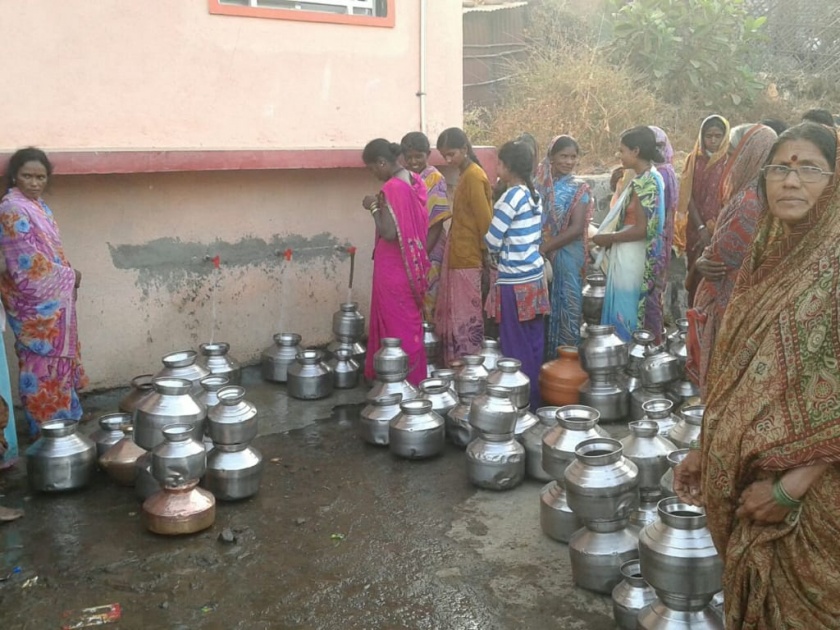 Raut family give Self-purchase water supply to Hanawatkheda residents |  राऊत परिवाराचा वसा; हनवतखेडावासियांना स्वखर्चाने पाणी पुरवठा