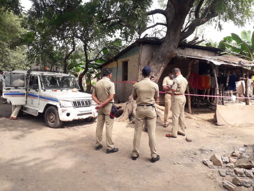 four children stabbed to death in raver of jalgaon | Jalgaon News : जळगाव हादरलं! रखवालदाराच्या चार मुलांची कुऱ्हाडीनं घाव घालून निर्घृण हत्या