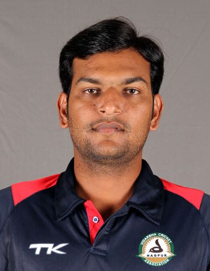 Ravi Thakur of 'Akola Cricket Club' in the Vidarbha T20 squad | ‘अकोला क्रिकेट क्लब’चा रवी ठाकूर विदर्भ टी-२० संघात
