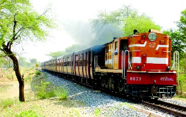  Kolhapur-Shirdi railway from Wednesday - Dhananjay Mahadik | कोल्हापूर-शिर्डी रेल्वे बुधवारपासून--धनंजय महाडिक यांची माहिती