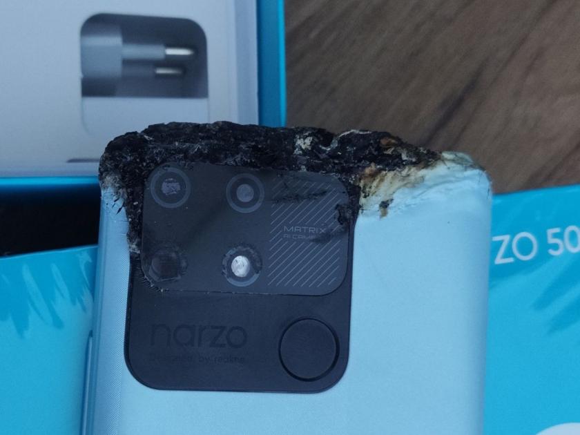 Realme Narzo 50A Phone Blast In Bag Next Time Wont Buy This Brand Said User   | पुन्हा कधी घेणार नाही Realme चा स्मार्टफोन, बॅगेत मोबाईलचा स्फोट झाल्यावर युजरची प्रतिक्रिया  