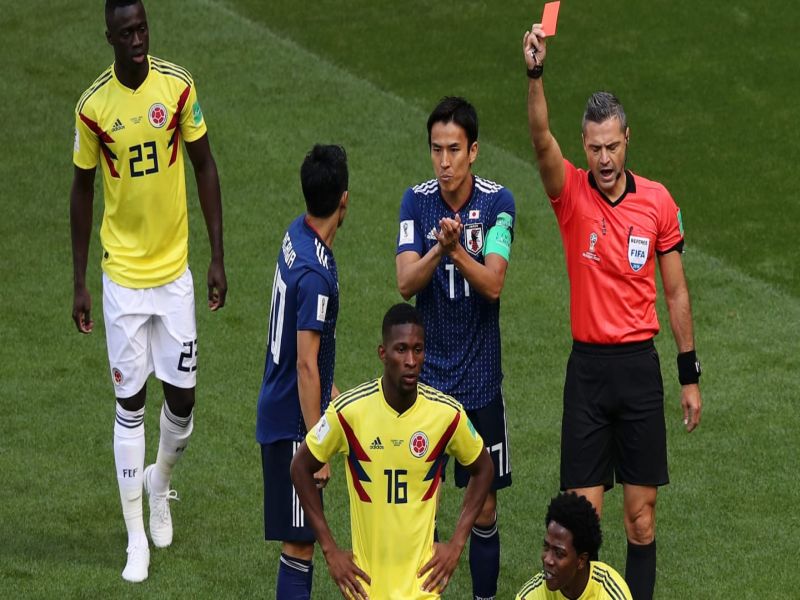 FIFA World Cup 2018: Columbia gets first red card | FIFA World Cup 2018: कोलंबियाला मिळाले पहिले लाल कार्ड