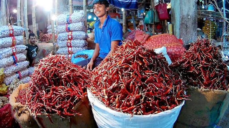 The 'chili' of red hotness in Nagpur remains intact | नागपुरात लाल मिरचीचा 'तिखटपणा' कायम : आवक कमी