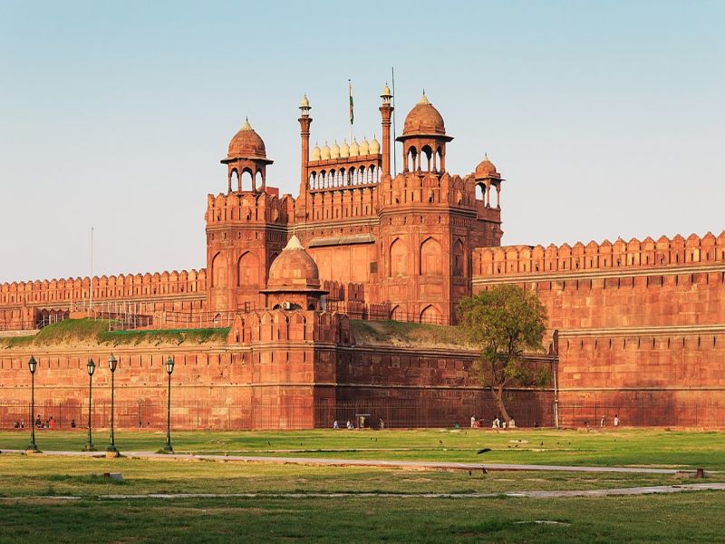 Dalmia Bharat Group adopts Red Fort | दिल्लीतील प्रसिद्ध लाल किल्ला दालमिया समूहाला दिला दत्तक!