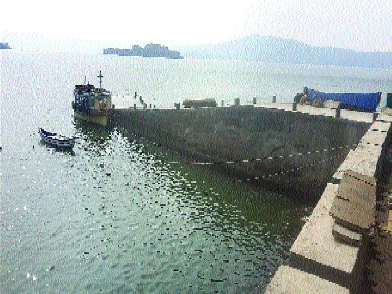  Janjira closed the navigation from the fort; Order of tourists, hall of the Maharashtra Maritime Board | जंजिरा किल्ल्यावरील जलवाहतूक बंद; पर्यटकांचे होणार हाल, महाराष्ट्र मेरीटाइम बोर्डाचा आदेश