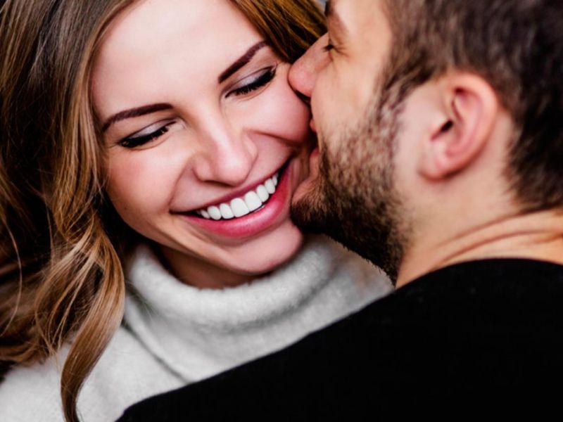 7 things women do only when they are truly in love with their partners | आपल्या पार्टनरवर खरं प्रेम करणाऱ्या मुली करतात या 7 गोष्टी!