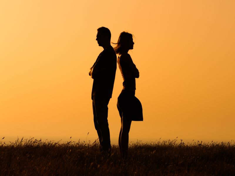 reason of divorce in the couples according to the research | पार्टनरवर जास्त प्रेम करणंही पडू शकतं महागात, जाणून घ्या कारण!