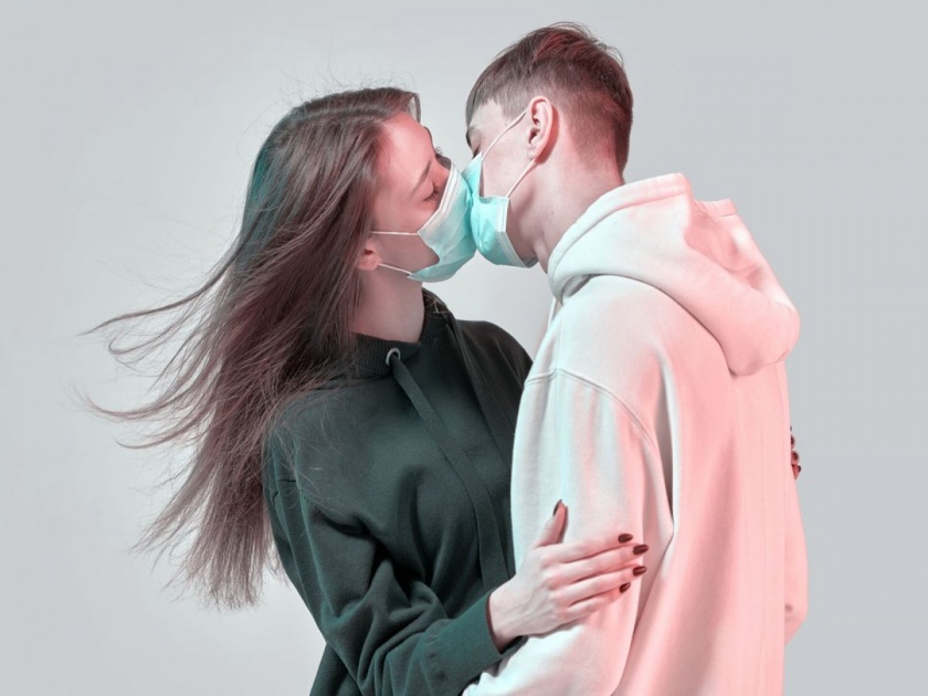 coronavirus : Can virus spread through the kiss or physical relationship? api | coronavirus : शारीरिक संबंध आणि किस केल्याने कोरोनाची लागण होते का?