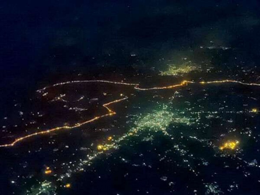 This is what the India Pakistan border looks like at night from above | अद्भूत! आकाशातून अशी दिसते भारत-पाकिस्तान बॉर्डर, बघा न पाहिलेला शानदार नजारा!