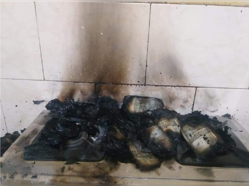 ACB trap corrupt tehsildar he committed 15 lakhs burn in gas stove In Rajasthan | अरे देवा! एसीबी टीम दारावर होती अन् तहसीलदार गॅस शेगडीवर १५ लाखांच्या नोटा जाळत होता!
