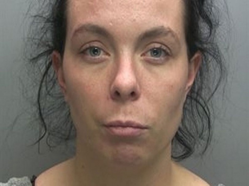 UK : Mother of three sexually abused fourteen year old boy and filmed herself jailed | धक्कादायक! ३ मुलांच्या आईकडून तिच्यापेक्षा अर्ध्या वयाच्या मुलाचं लैंगिक शोषण, व्हिडीओही केला होता रेकॉर्ड!