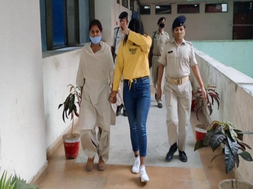Gangster Sujeet Sinha girlfriend jail police Ranchi Jharkhand | गर्ल्स हॉस्टेलमधून डॉनचं साम्राज्य चालवत होती गर्लफ्रेन्ड, उद्योगपतींकडून मागत होती खंडणी!