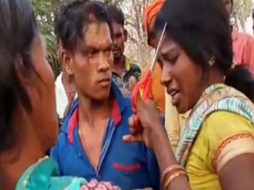 Mother of 2 children ran away with boyfriend in chatra Jharkhand panchayat punished couple | प्रियकरासोबत पळून गेली दोन मुलांची आई, एक वर्षाने परतली तर पंचायतने दिली 'ही' शिक्षा!