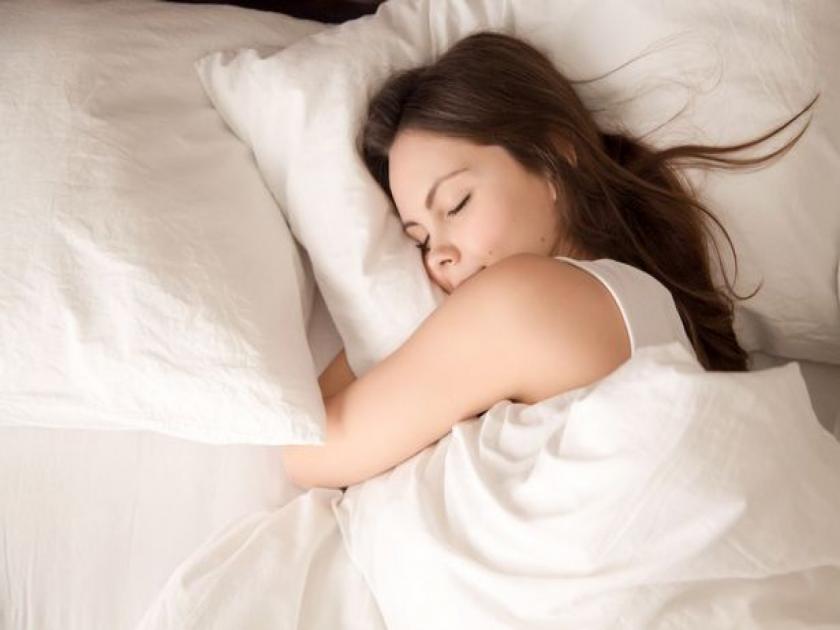 Know the benefits and disadvantages of day time sleeping | दुपारी किती वेळ झोपणं फायदेशीर असतं? शरीराचं नुकसान तर होत नाहीये ना!