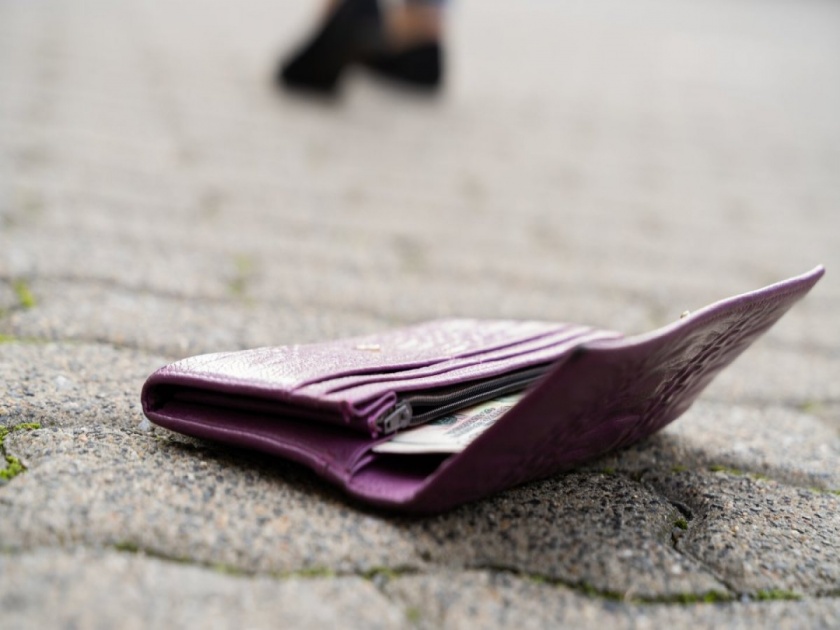 California woman get back her wallet after 46 years with help of social media | ४६ वर्षाआधी हरवलं होतं महिलेचं पाकीट, आता ते तिला सापडलं; वाचा कसं...