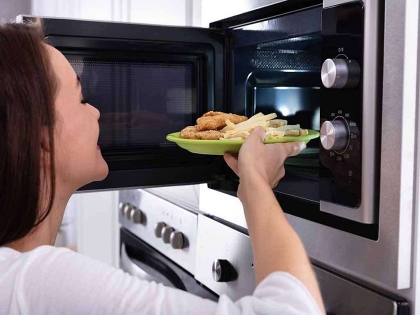 Using a microwave? These side effects have to be dealt with | मायक्रोव्हेवचा वापर कराताय? या दुष्परीणामांना सामोर जावं लागेल