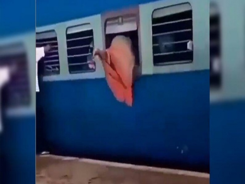 Women take entry in the train from emergency exit in saree, funny video goes viral | आरारारारा खतरनाक! साडीतच घेतली इमरजन्सी एक्झिटमधून एंट्री, महिलेच्या जुगाडूपणाचं कौतुक..