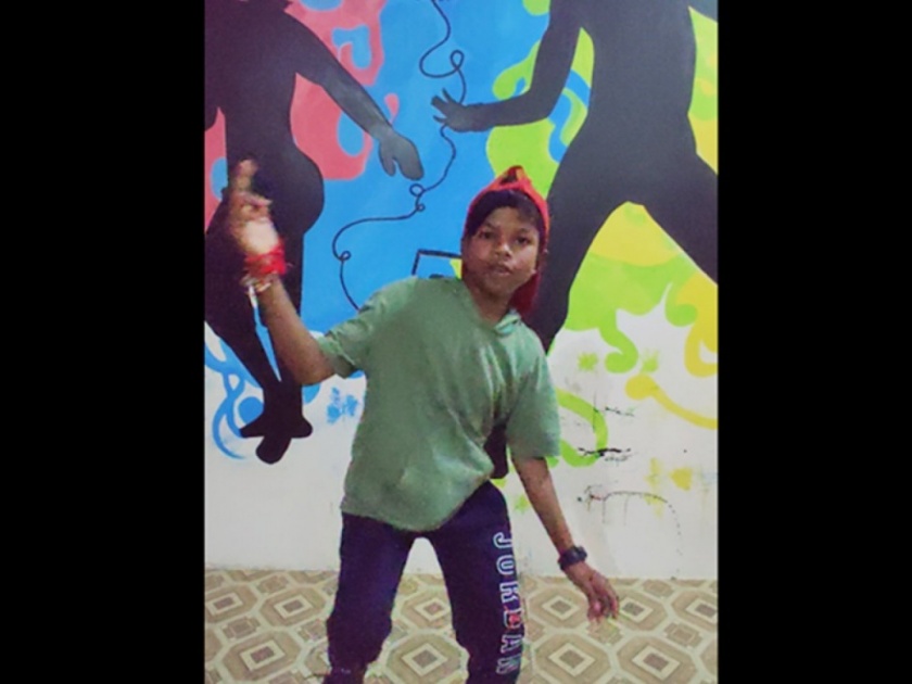 viral boy sahdev dancing on song video goes viral | व्हायरल बॉय सहदेवला आतापर्यंत गाताना ऐकलंय, आता त्याचा भन्नाट डान्स तुम्हाला याडं लावलं