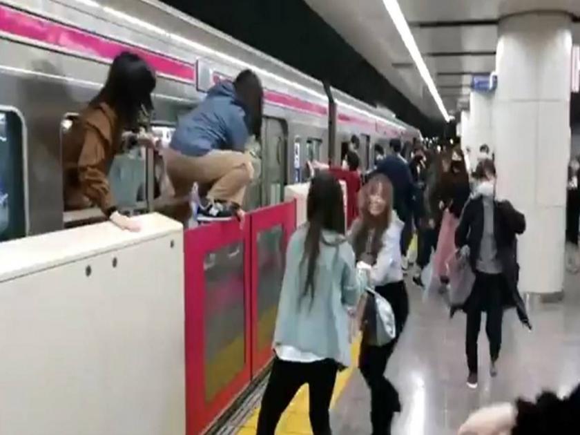 Japan batman joker dressed man attack with knife in train set fire passengers injured Tokyo | Shocking! ट्रेनमध्ये बॅटमॅनमधील जोकर बनून घुसला; १७ लोकांवर चाकूने हल्ला मग लावली आग