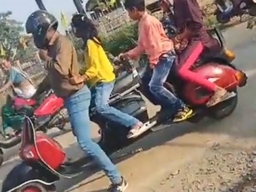 Video : Man added two scooters through desi jugaad watch video | वाह रे जुगाड! एका स्कूटरवर सगळ्यांना बसता येत नव्हतं, म्हणून दोन स्कूटर एकत्र केले!