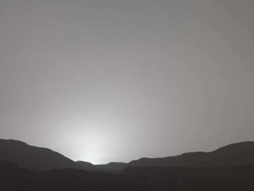 NASA share first pic of sunset on mars and says blue sunset on the red planet | मंगळ ग्रहावर असा होतो सूर्यास्त, NASA पहिल्यांदाच दाखवला अद्भुत फोटो
