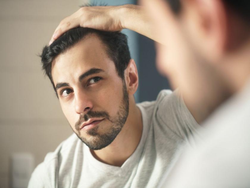 Hair Loss causes follicle brushing washing natural renewal cycle | Hair Loss : केसगळतीचं जास्त घेऊ नका टेंशन, जाणून घ्या एका दिवसात किती केस गळणं असतं नॉर्मल